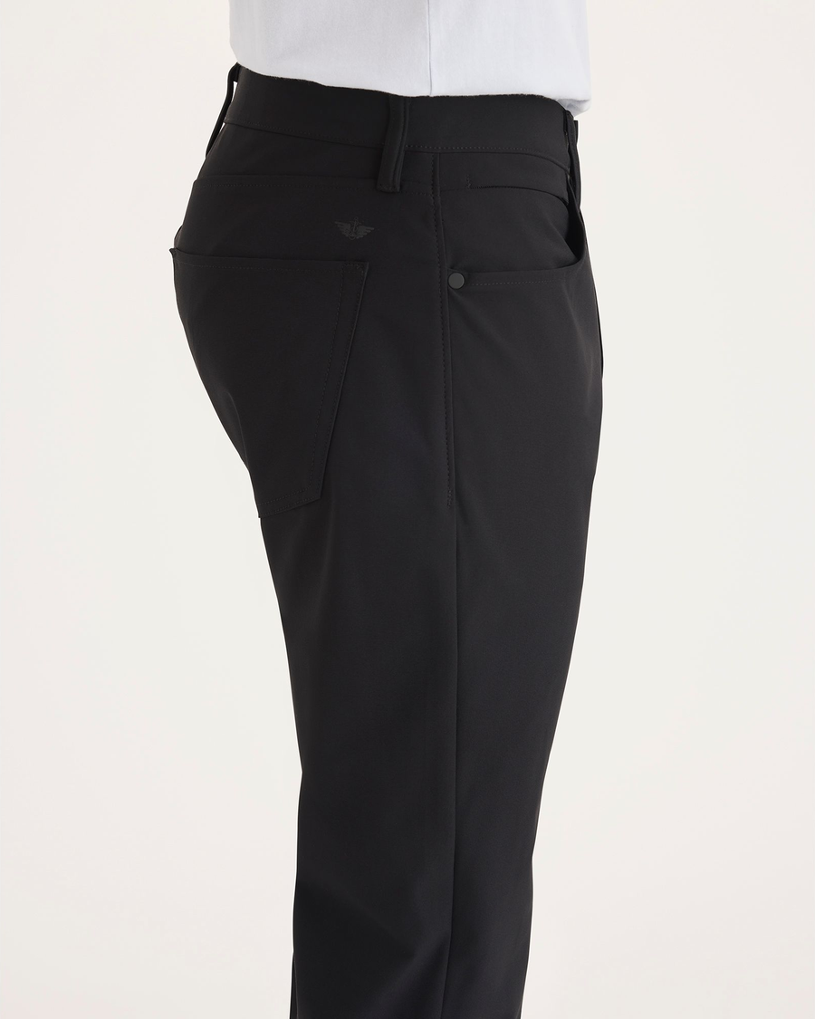 Side view of model wearing Beautiful Black Pantalon Go, fit slim avec Airweave.