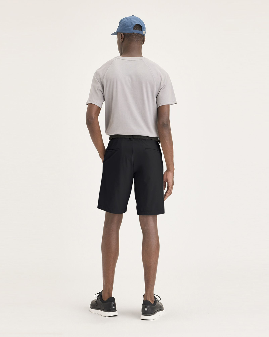 Back view of model wearing Beautiful Black Short chino Go, fit straight avec Airweave.