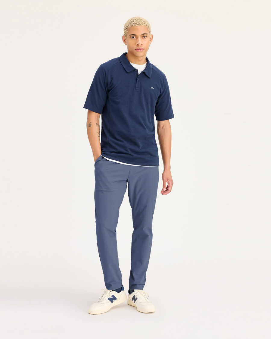 View of model wearing Ombre Blue Jogger Go, fit slim avec Airweave.